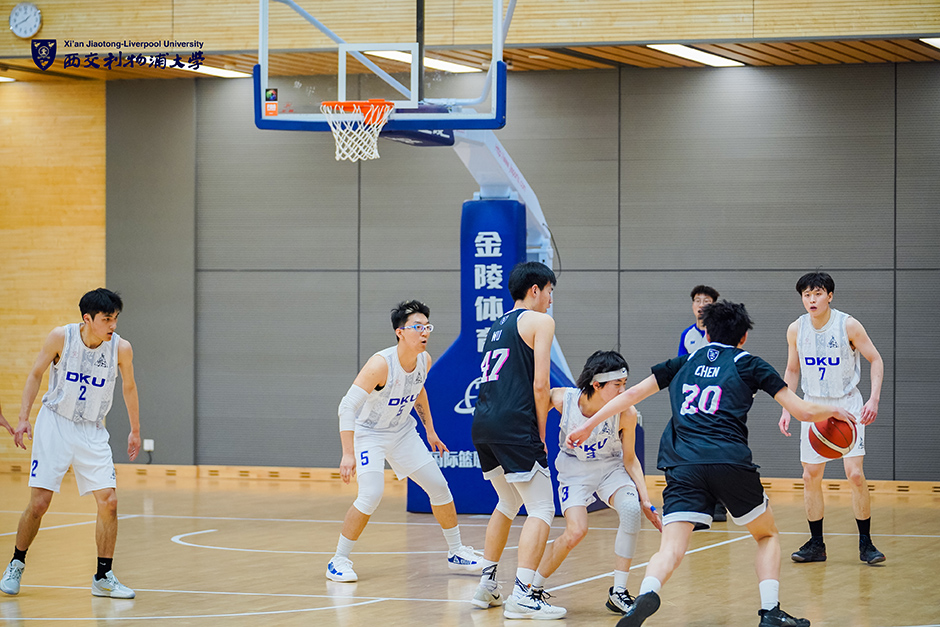 👀会说些什么呢？詹俊：已与齐达内交流近期足坛热点话题